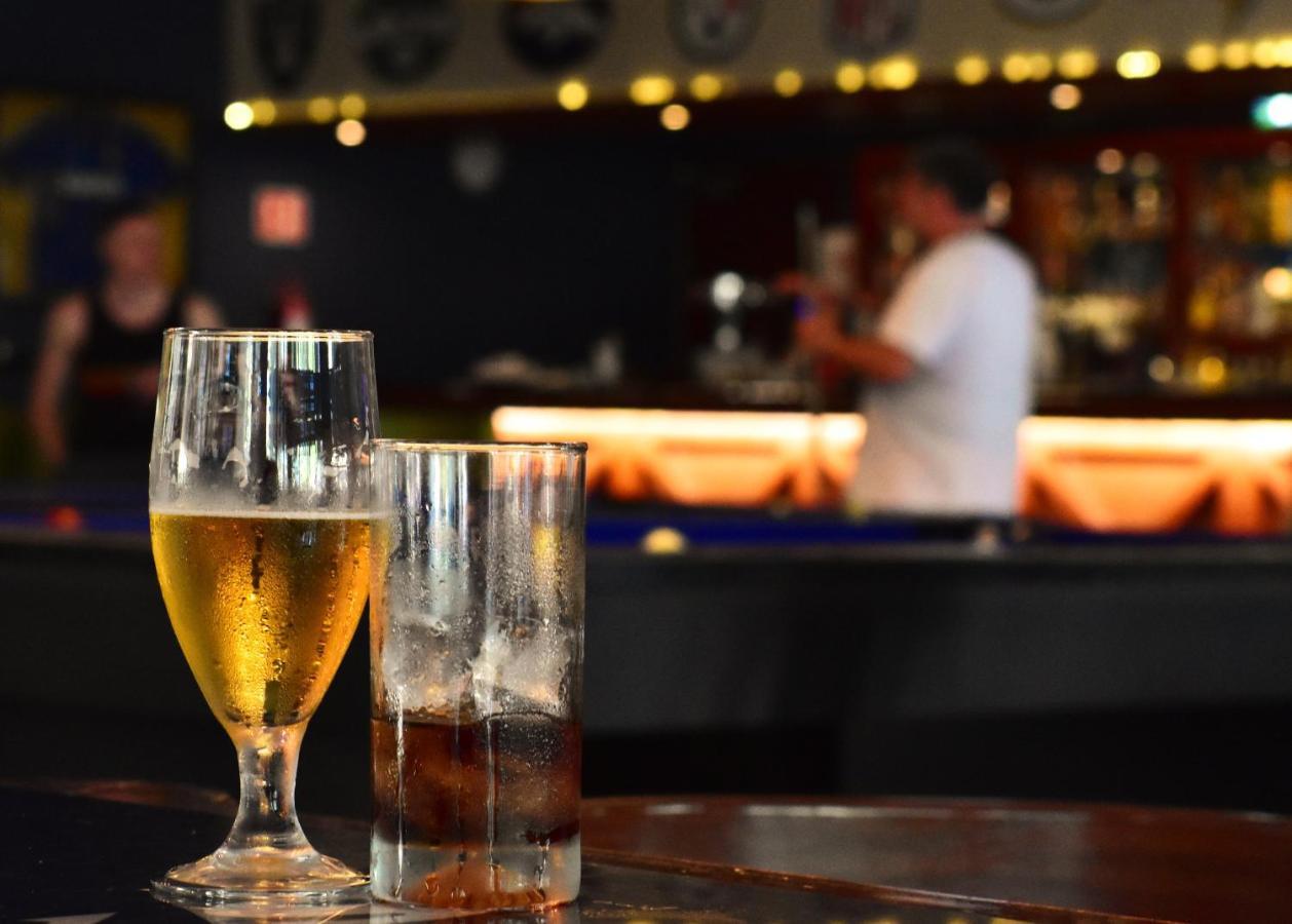 Grand Riviera Princess Playa del Carmen Bagian luar foto Beer at a bar
